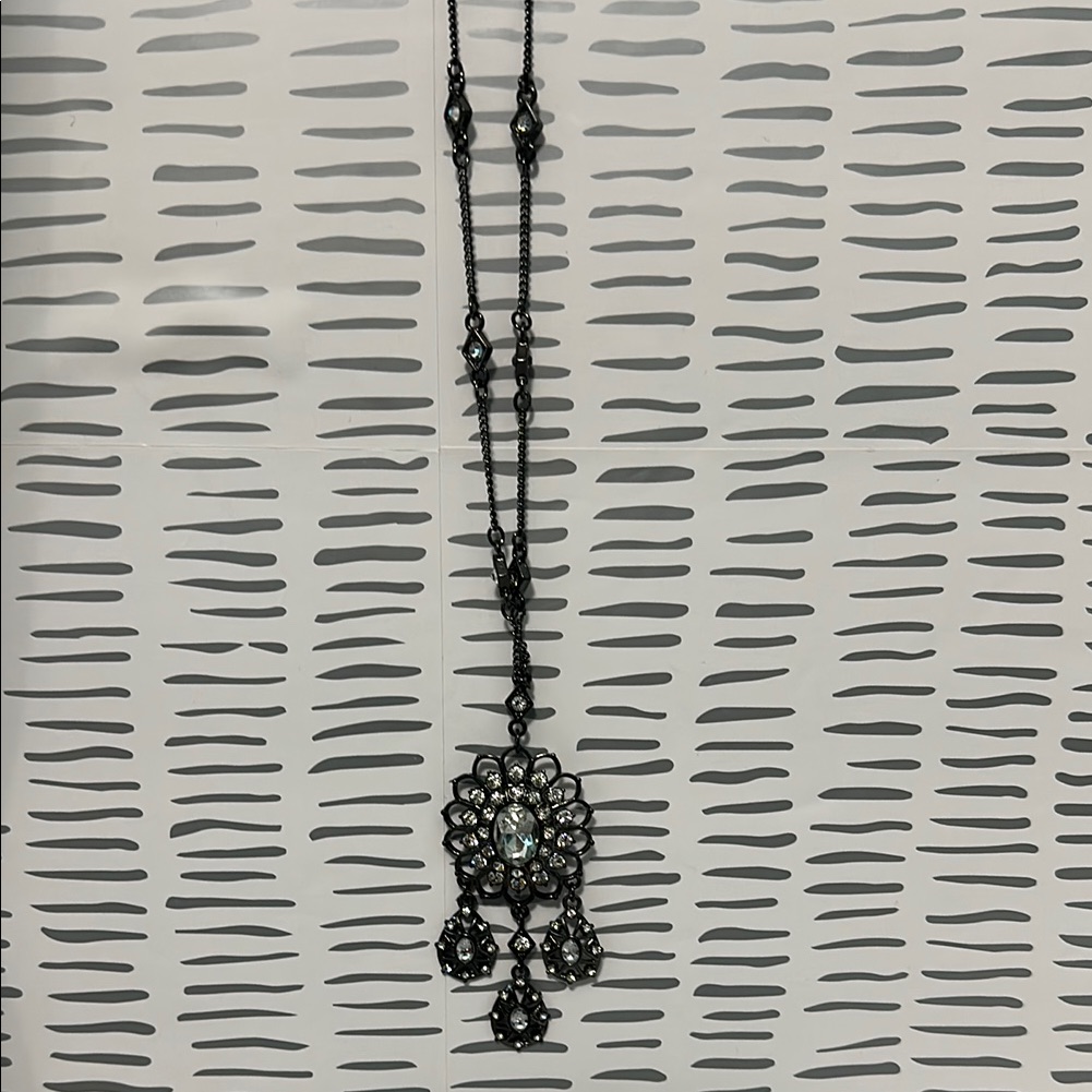 Avon Midnight Luxe Elegant Long Pendant Necklace 35inches